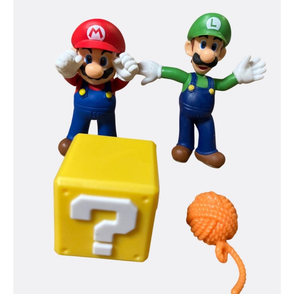 Super Mario & Luigi Figurines With Question Block Toy Set